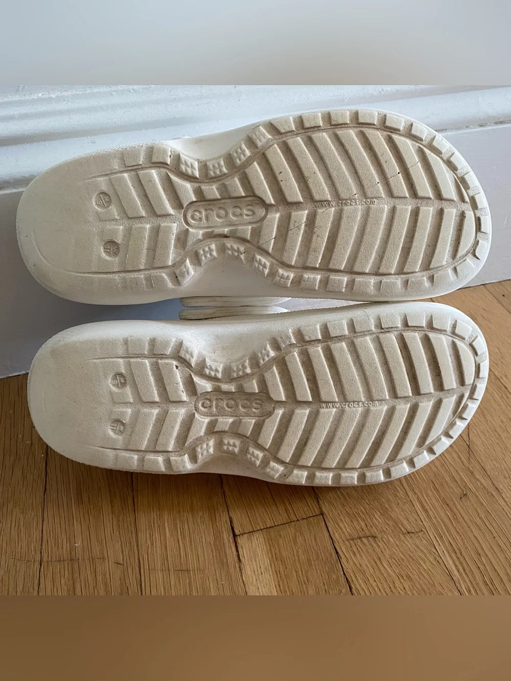 Crocs Classic Faux Fur Lined Clog White Slip On Unisex Women 11 Mens 9 Shoes